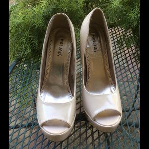 Nude peep toe platform heels Size 8